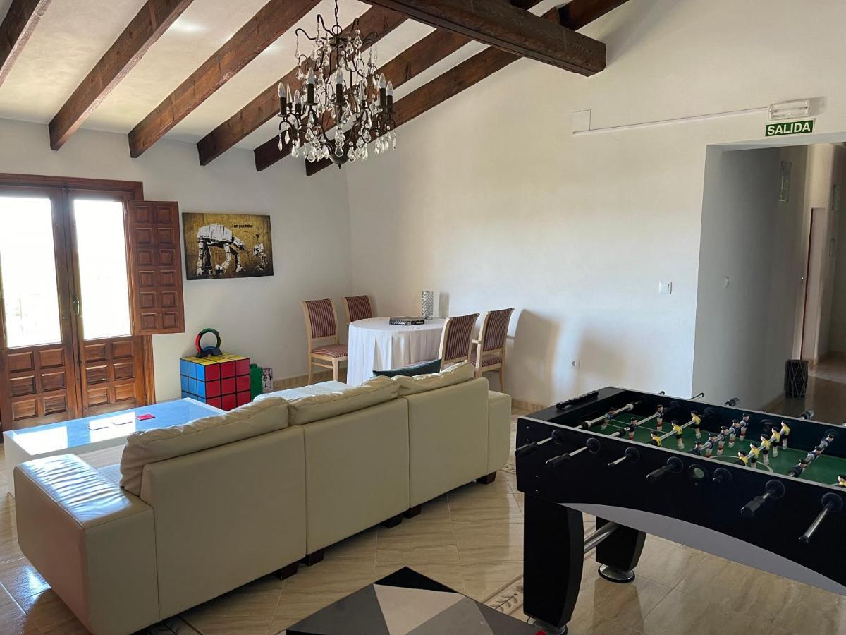 Гостевой дом Grapevine Manor Monovar Экстерьер фото